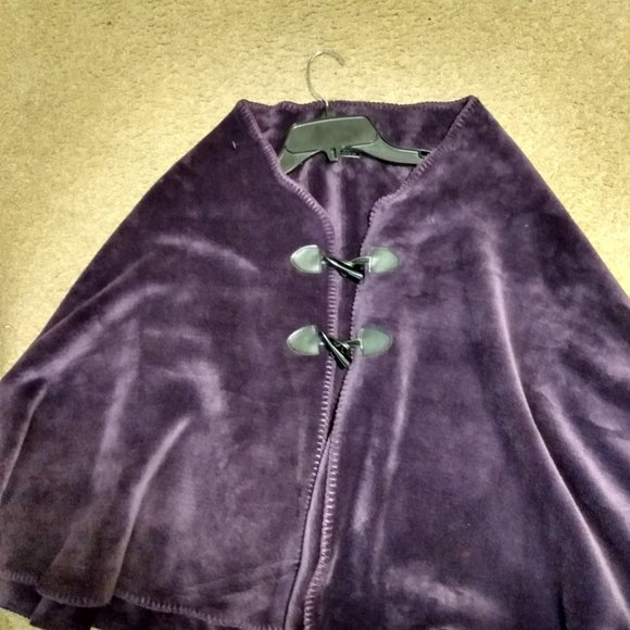 BLUE STAR CLOTHING Co. WOMEN'S TOGGLE BUTTON CAPE ONE SIZE - Picture 7 of 9